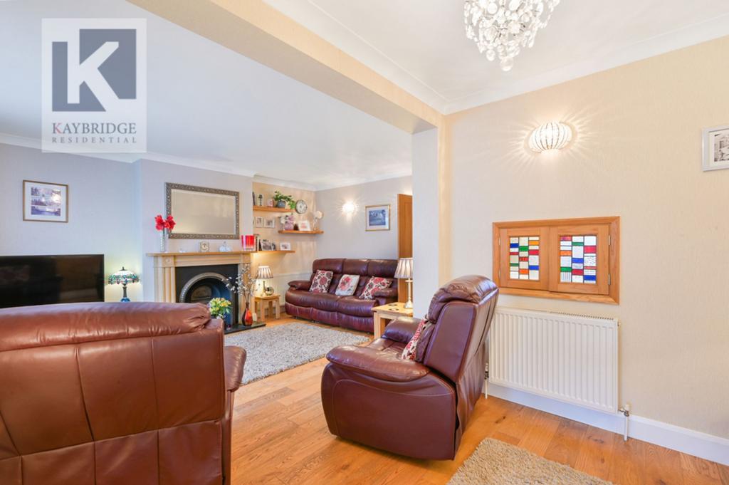 Elmcroft Drive, Chessington - KT9 1 DY