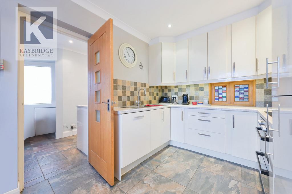 Elmcroft Drive, Chessington - KT9 1 DY