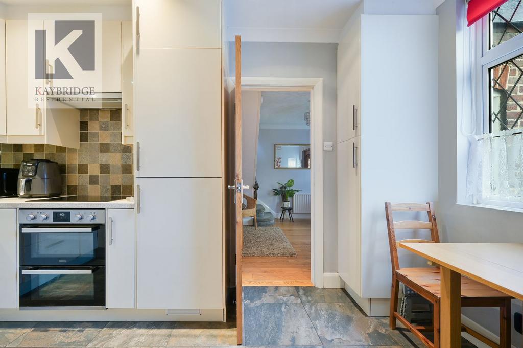 Elmcroft Drive, Chessington - KT9 1 DY