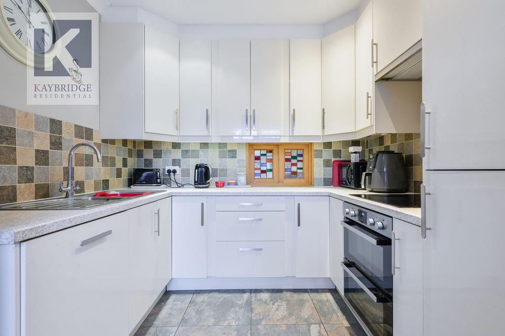 Elmcroft Drive, Chessington - KT9 1 DY