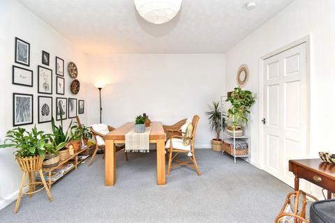 3 bedroom flat for sale, Lindsay Terrace, Lennoxtown, G66