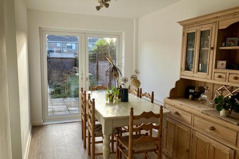 3 bedroom terraced house to rent, Buckwell, Wellington