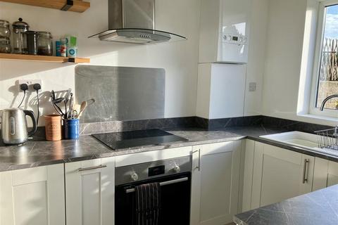 3 bedroom terraced house to rent, Buckwell, Wellington