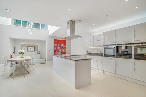 5 bedroom terraced house to rent, Thackeray Close, Wimbledon, London, SW19