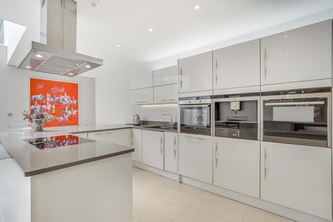 5 bedroom terraced house to rent, Thackeray Close, Wimbledon, London, SW19