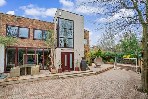 4 bedroom detached house to rent, Fitzgeorge Avenue, New Malden, KT3
