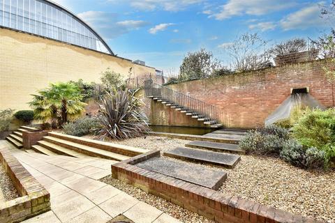 2 bedroom flat to rent, Berkley Street, Birmingham
