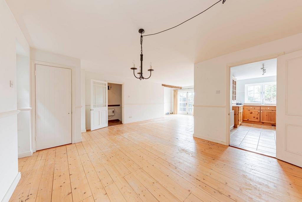 Living/Dining Room (1)