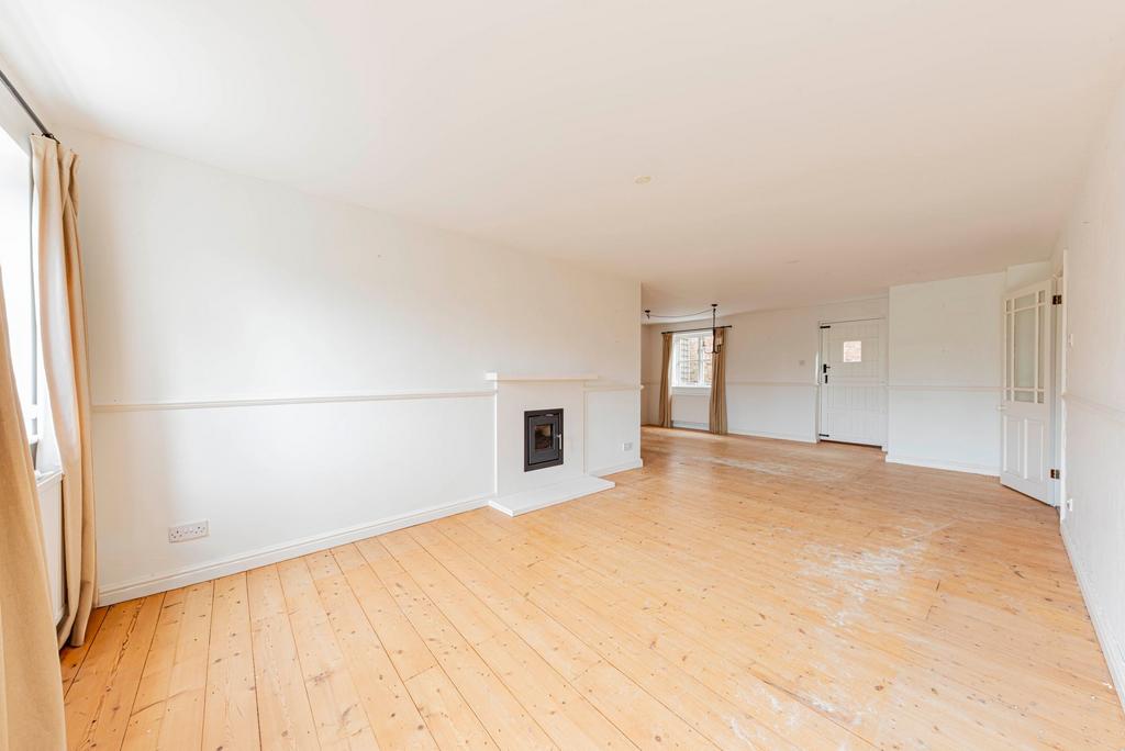 Living/Dining Room (3)