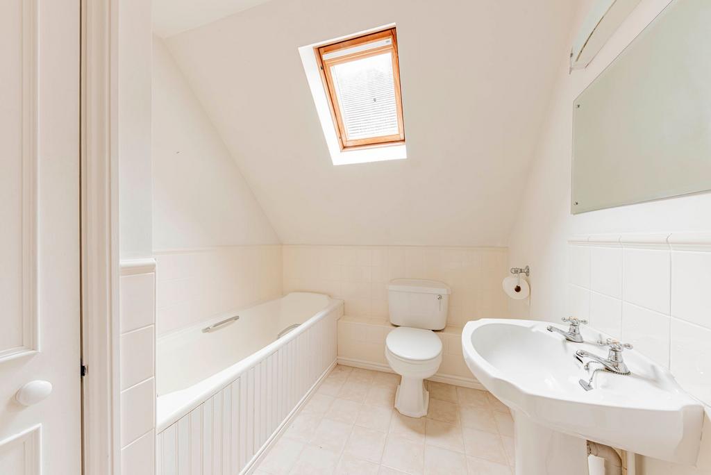 Bathroom W.C (1)