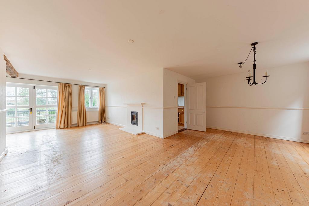 Living/Dining Room (2)