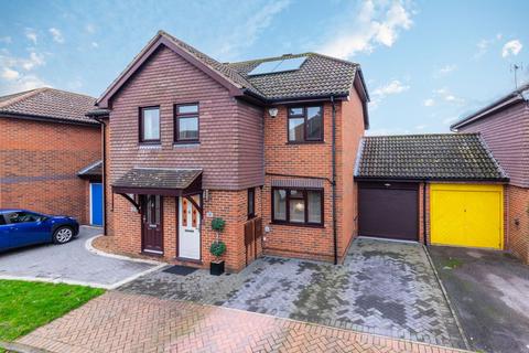 3 bedroom semi-detached house for sale - Dan Drive, Faversham ME13