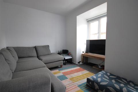2 bedroom flat to rent, Drummond Road, Guildford