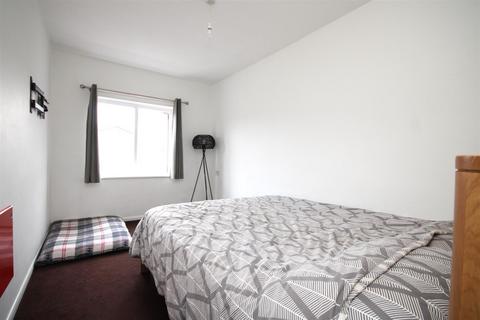 2 bedroom flat to rent, Drummond Road, Guildford