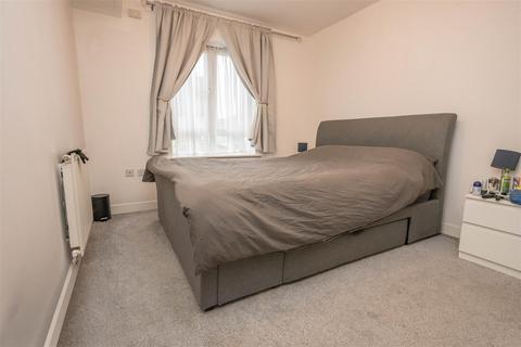 2 bedroom apartment for sale, St. James Road, Brentwood