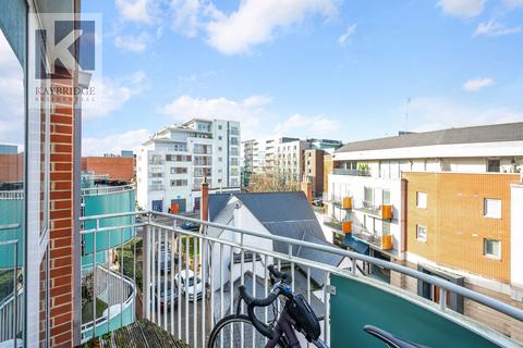 2 bedroom flat for sale, The Oaks Square, Epsom, KT19