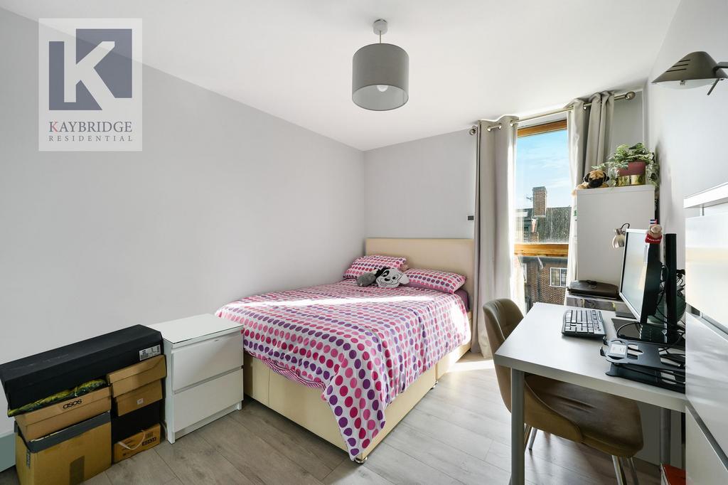 The Oaks Square, Epsom - KT19 8 AR
