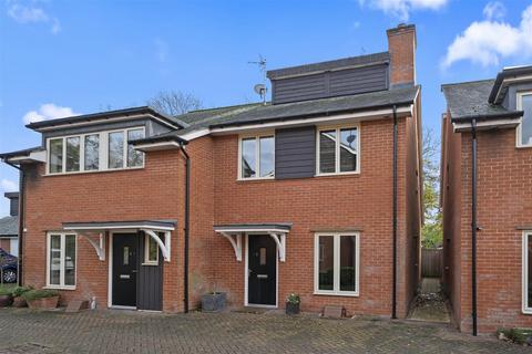 3 bedroom house for sale - White Hart Close, Ripley, Woking