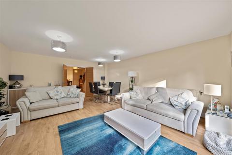 3 bedroom house for sale, White Hart Close, Ripley, Woking