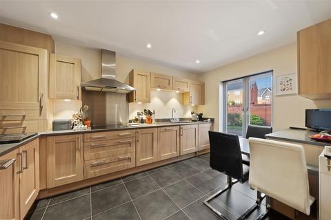 3 bedroom house for sale, White Hart Close, Ripley, Woking