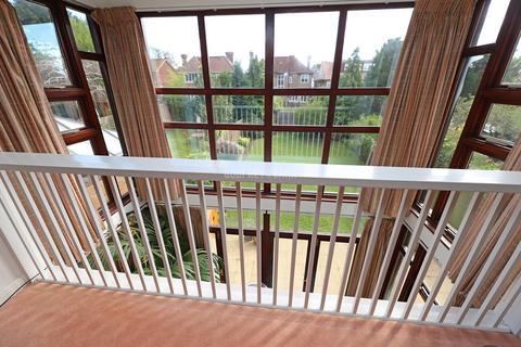 undefined, Finchley N3