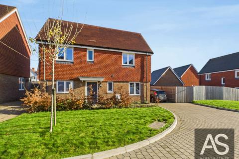 3 bedroom detached house for sale, Field Way, Battle, TN33