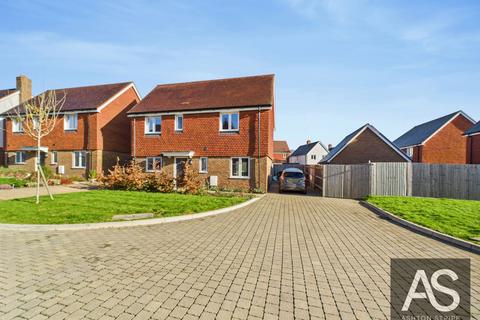 3 bedroom detached house for sale, Field Way, Battle, TN33