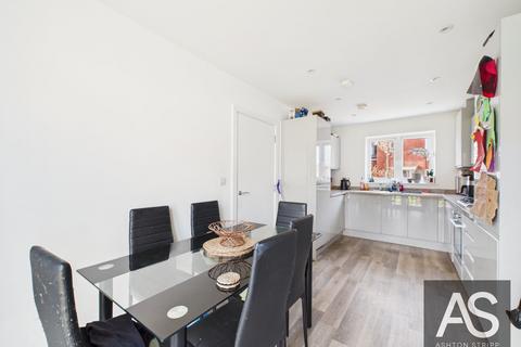 3 bedroom detached house for sale, Field Way, Battle, TN33