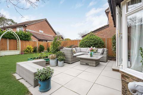 4 bedroom detached house for sale, Saxon Road, Crawley RH10