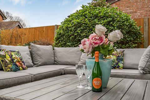 4 bedroom detached house for sale, Saxon Road, Crawley RH10