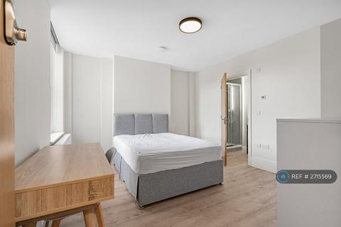 1 bedroom in a house share to rent, High Street, Dorking, RH4