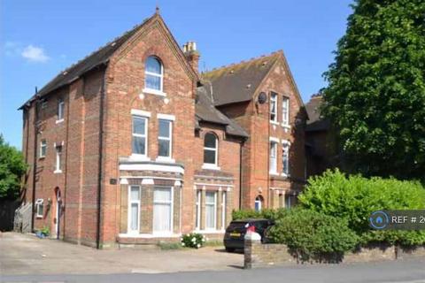 2 bedroom flat to rent, Station Road, West Drayton, UB7