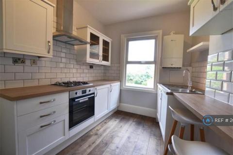 2 bedroom flat to rent, Station Road, West Drayton, UB7