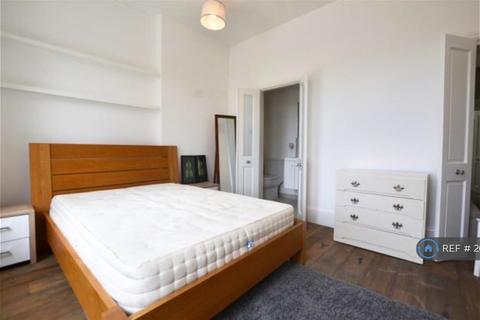 2 bedroom flat to rent, Station Road, West Drayton, UB7