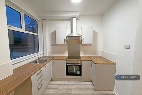 3 bedroom terraced house to rent, Newland Street, Manchester, M8