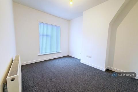 3 bedroom terraced house to rent, Newland Street, Manchester, M8
