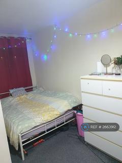 1 bedroom in a house share to rent, Malmesbury Road, London, E3