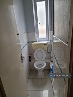 1 bedroom in a house share to rent, Malmesbury Road, London, E3