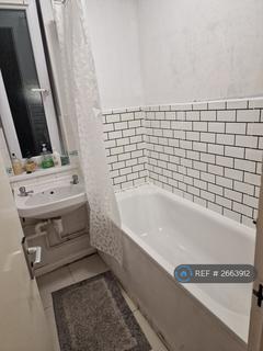 1 bedroom in a house share to rent, Malmesbury Road, London, E3