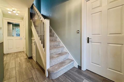 6 bedroom detached house for sale, Javelin Close, Bradford BD10