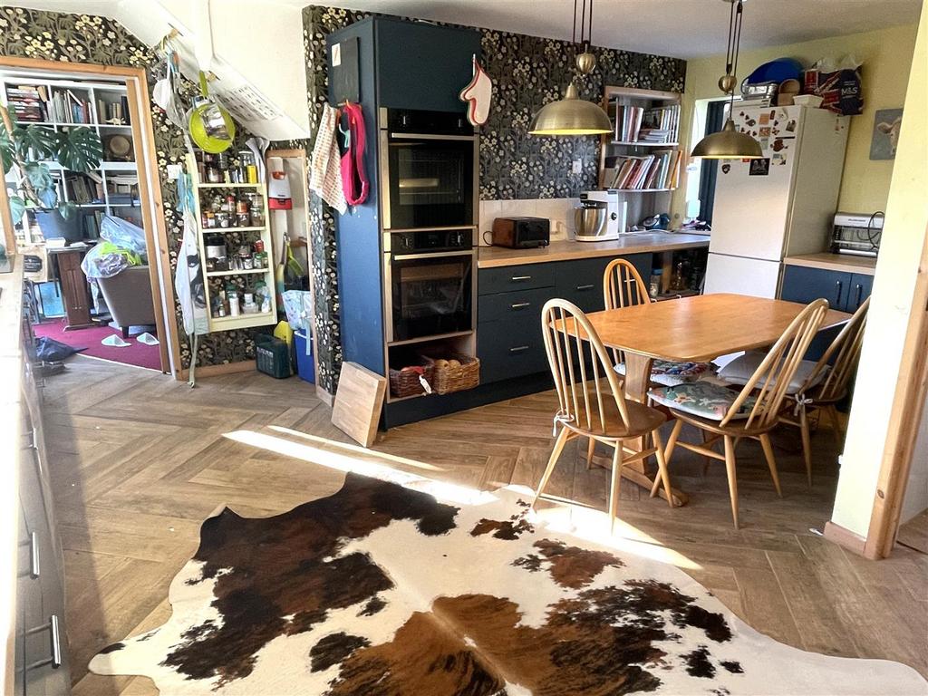 Dining area.JPG