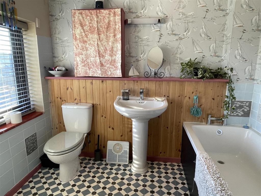Bathroom.JPG
