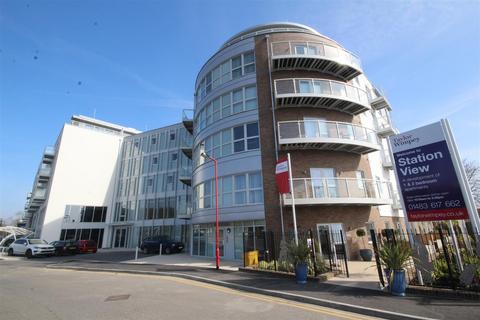 2 bedroom flat to rent, Station View, Guildford
