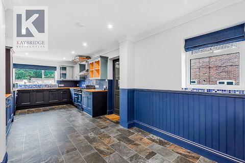 4 bedroom end of terrace house for sale, Bourne Way, Epsom, KT19