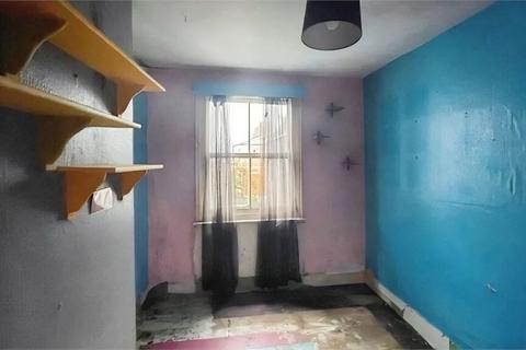 2 bedroom end of terrace house for sale, George Street, Newton Abbot, Devon.
