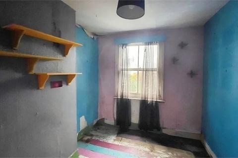 2 bedroom end of terrace house for sale, George Street, Newton Abbot, Devon.
