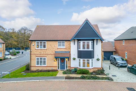 4 bedroom detached house for sale, Regal Avenue, Hockley, SS5