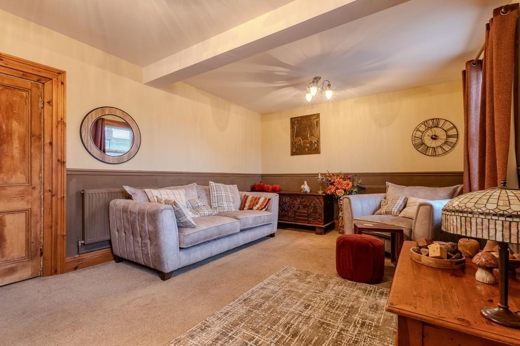 Living Room (2)