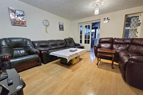 3 bedroom end of terrace house for sale, Stocken Close, Hucclecote