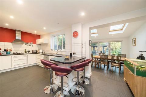 3 bedroom end of terrace house for sale, Clarence Crescent, London SW4